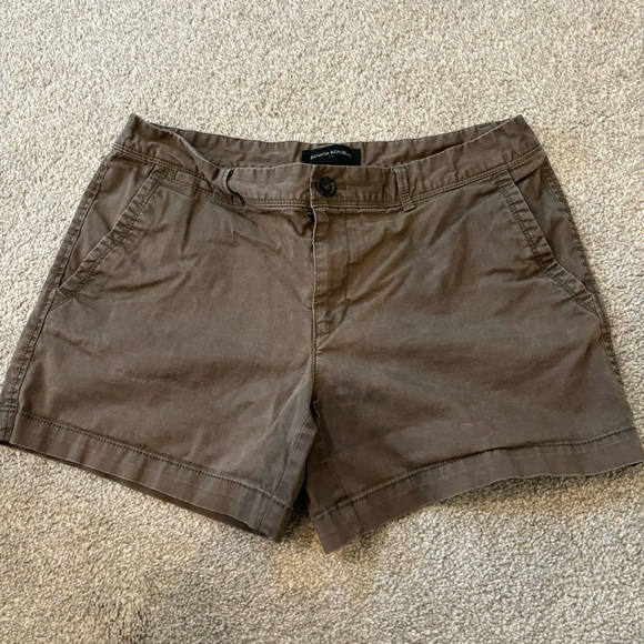 Dark Green Banana Republic Shorts Size 8 - Picture 1 of 4